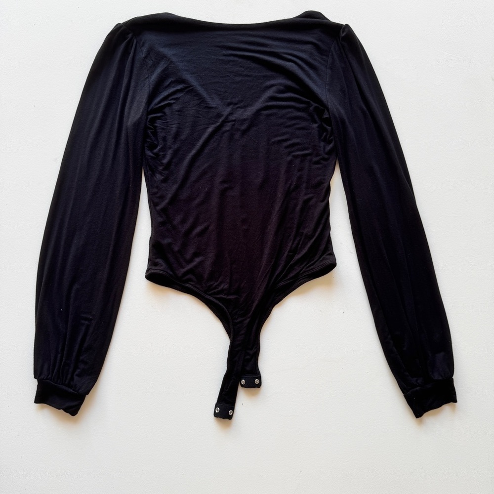 Lulu's - Long Sleeve V Neck Bodysuit in Black - Picture 4 of 5